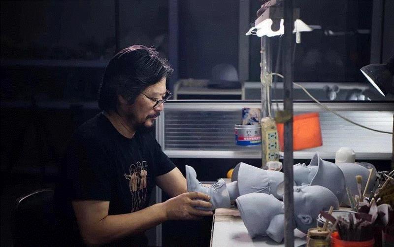 【时代·艺术商店】再傻也要做完自己的梦,艺术商店,王艺,五棵松桥,地铁,玩偶,博士,北京时代美术馆艺术品商店,衍生品,东北角,广场