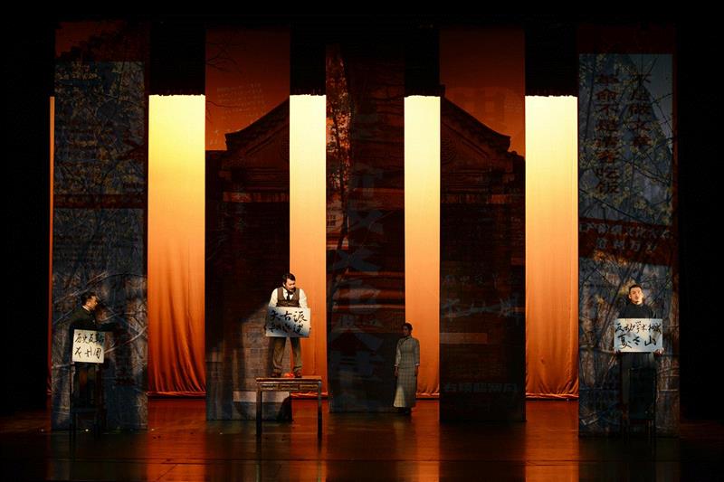 如果舞台是个考场，他们的本子就是高分作文！,作文,舞台,考场,本子,高分,话剧,温方伊,教授,面子,宁财神