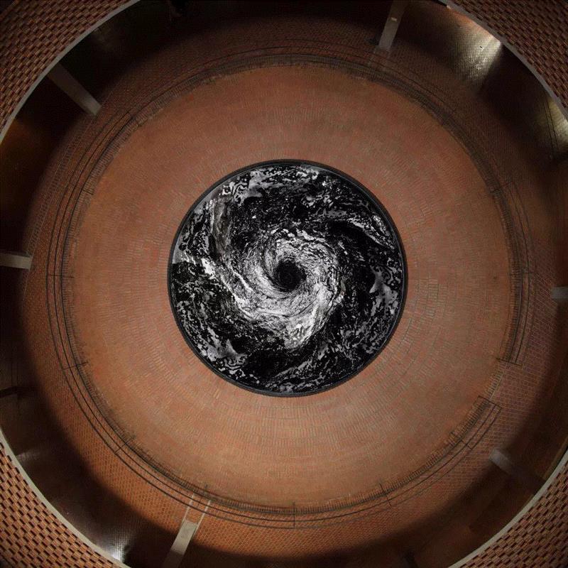 安尼施·卡普尔《下沉》,「松」说 | 春暖花开的时候 一起去看展吧,护照,松美术馆,美术馆,红砖美术馆,地址,雕塑,路易丝,二维码,地图,北京市朝阳区