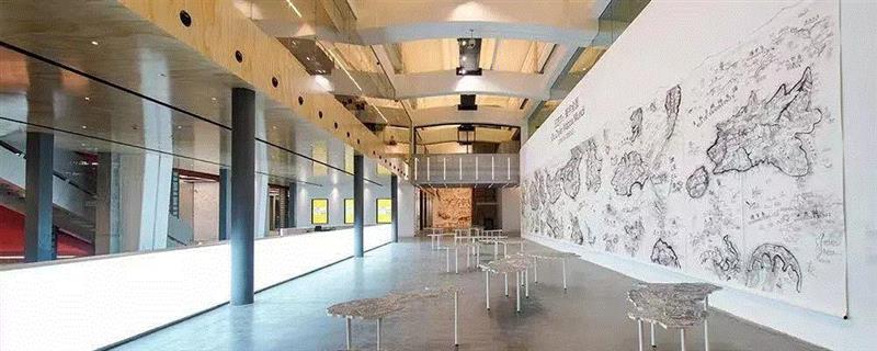 邱志杰地图系列展览现场,「松」说 | 春暖花开的时候 一起去看展吧,护照,松美术馆,美术馆,红砖美术馆,地址,雕塑,路易丝,二维码,地图,北京市朝阳区