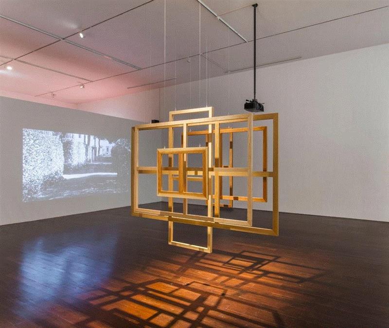 《某种结构#2》,“谢素梅:安棲“,余德耀美术馆展览现场,2018,yuztalk | 静观沉思中的自由愉悦——谢素梅展的美学散步,谢素梅,美学,yuztalk,质料,梯子,石榴,康德,美感,余德耀,美术馆