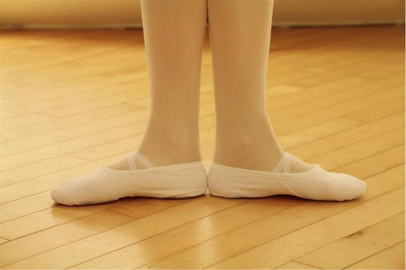 芭蕾知识贴丨足尖跳跃源于这五个脚位,芭蕾,脚位,足尖,舞台,舞蹈,广州大剧院,少儿,芭蕾舞团,肢体,课程
