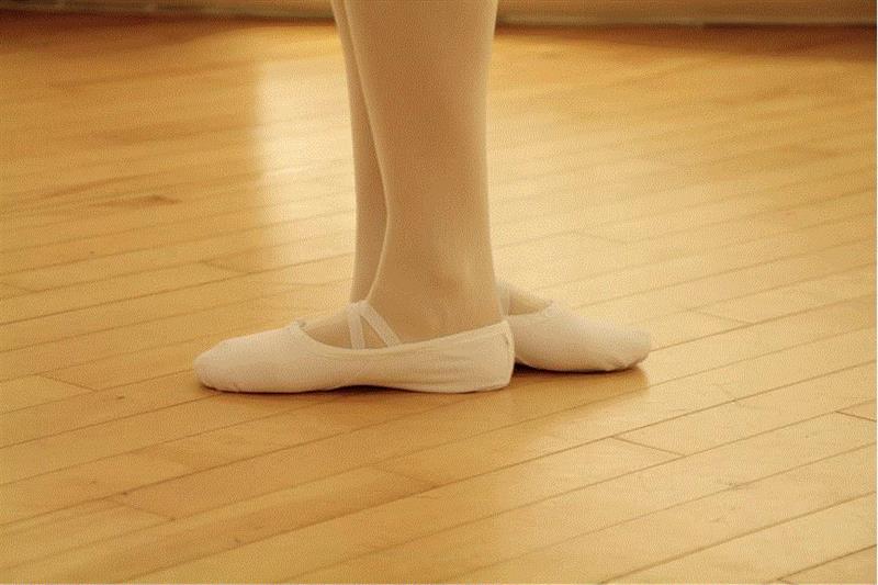 芭蕾知识贴丨足尖跳跃源于这五个脚位,芭蕾,脚位,足尖,舞台,舞蹈,广州大剧院,少儿,芭蕾舞团,肢体,课程