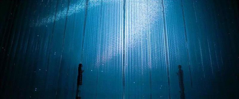 装置丨听玻璃艺术 讲述绝妙动人的梦幻故事,装置,羽毛,材料,琉璃,水晶,建筑,灯光,宇宙,餐厅,Knapp