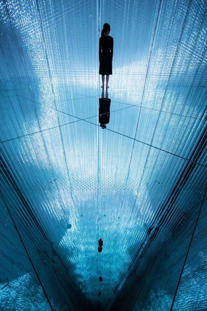 装置丨听玻璃艺术 讲述绝妙动人的梦幻故事,装置,羽毛,材料,琉璃,水晶,建筑,灯光,宇宙,餐厅,Knapp