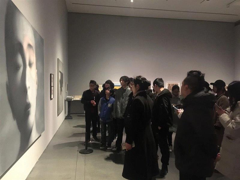 超级课堂丨湖北科技学院学子邂逅东西方艺术,湖北科技学院,东西方,课堂,学子,同学们,周褐褐,合美术馆,美术馆,张晓刚,母体