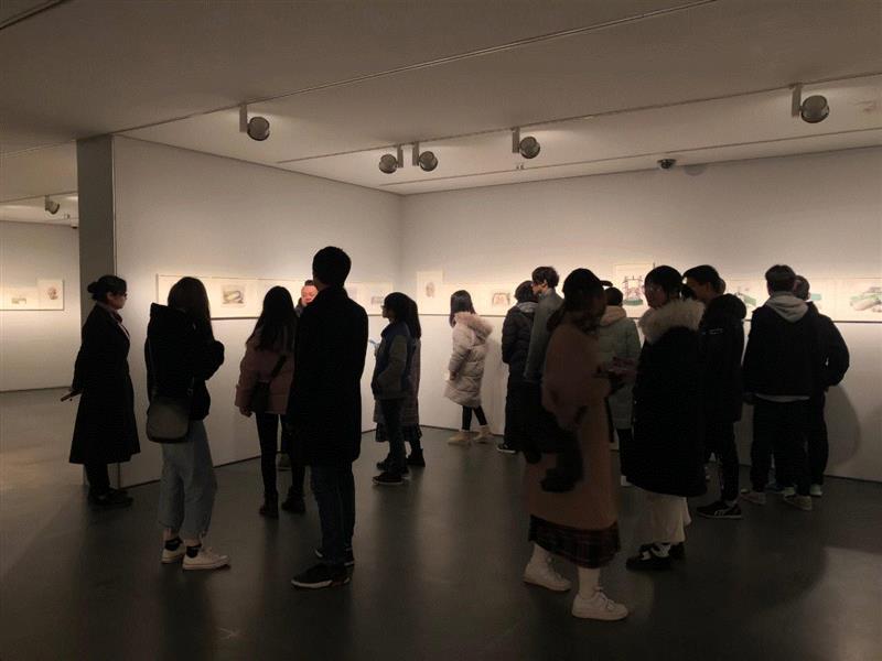 超级课堂丨湖北科技学院学子邂逅东西方艺术,湖北科技学院,东西方,课堂,学子,同学们,周褐褐,合美术馆,美术馆,张晓刚,母体