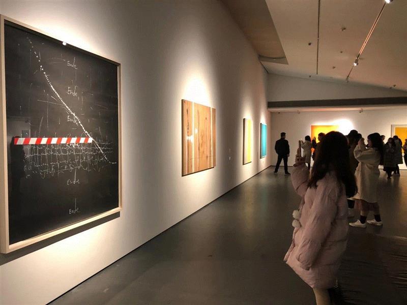 超级课堂丨湖北科技学院学子邂逅东西方艺术,湖北科技学院,东西方,课堂,学子,同学们,周褐褐,合美术馆,美术馆,张晓刚,母体