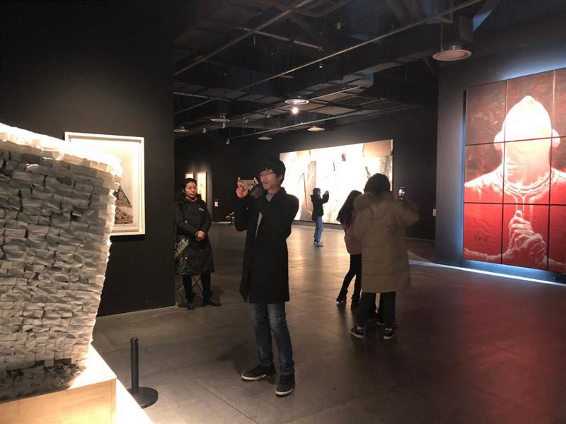 超级课堂丨湖北科技学院学子邂逅东西方艺术,湖北科技学院,东西方,课堂,学子,同学们,周褐褐,合美术馆,美术馆,张晓刚,母体