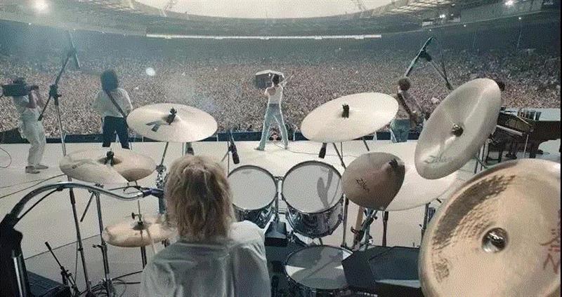 演出预告 | 西方有《波西米亚狂想曲》，而东方有音乐江湖啊！,波西米亚狂想曲,音乐江湖,黄霑,皇后乐队,音乐剧,顾嘉辉,香港,广州仔,音乐,电影