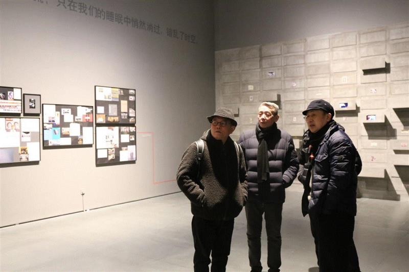 为筹备展览考察展厅空间,@武汉·2020：傅中望个展筹备会议于合美术馆召开,傅中望,合美术馆,筹备会议,湖北美术馆,设计师,文献,鲁虹,冀少峰,书记,李和清