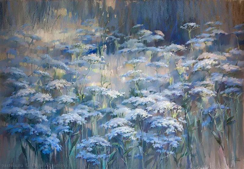 她15年离群索居，只为用一根粉笔打开全新人生，惊艳了世界！,粉笔,Olga,很多人,颜料,墙上,莫斯科艺术学院,色块,阁楼,黑板,节日