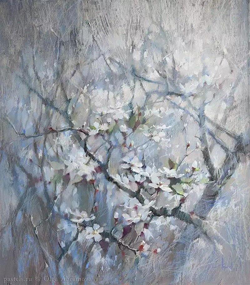 她15年离群索居，只为用一根粉笔打开全新人生，惊艳了世界！,粉笔,Olga,很多人,颜料,墙上,莫斯科艺术学院,色块,阁楼,黑板,节日