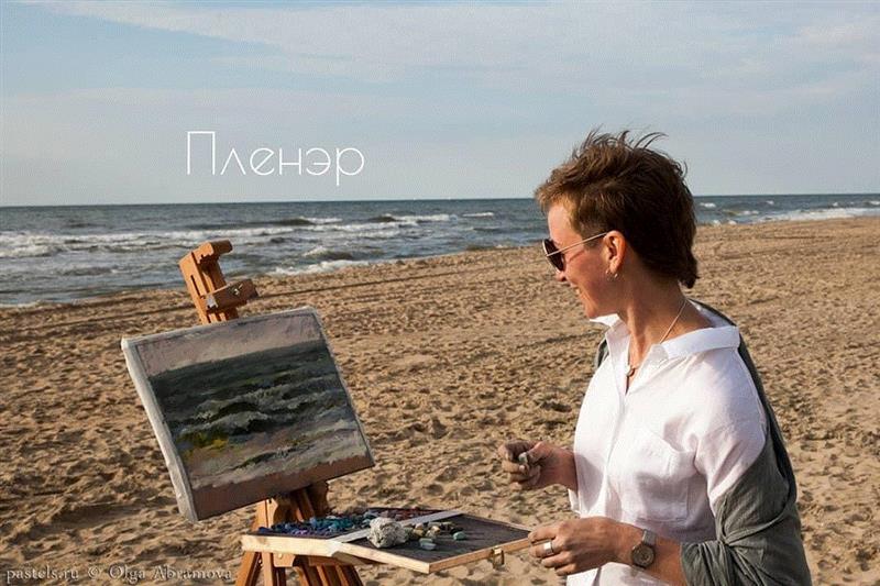 她15年离群索居，只为用一根粉笔打开全新人生，惊艳了世界！,粉笔,Olga,很多人,颜料,墙上,莫斯科艺术学院,色块,阁楼,黑板,节日