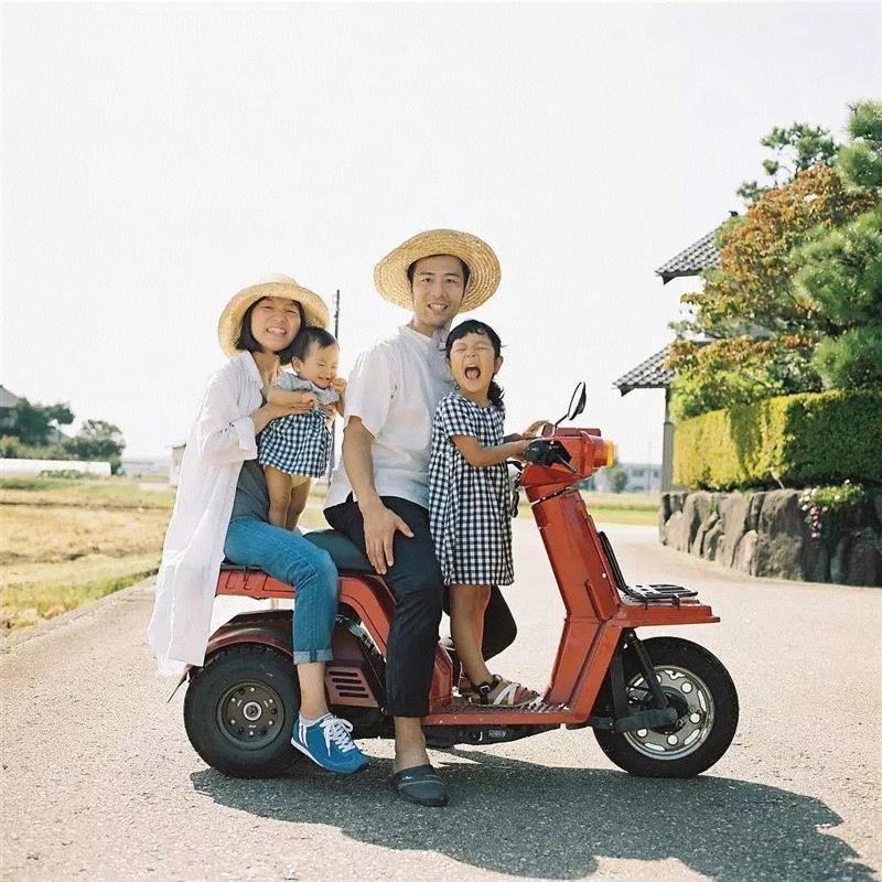 艺术 ▎日本摄影师数十年如一日记录家人，一家五口的幸福生活，感动万千网友！,日本,摄影师,幸福生活,川原,女儿,祖母,妹妹,祖父,姐姐,大片