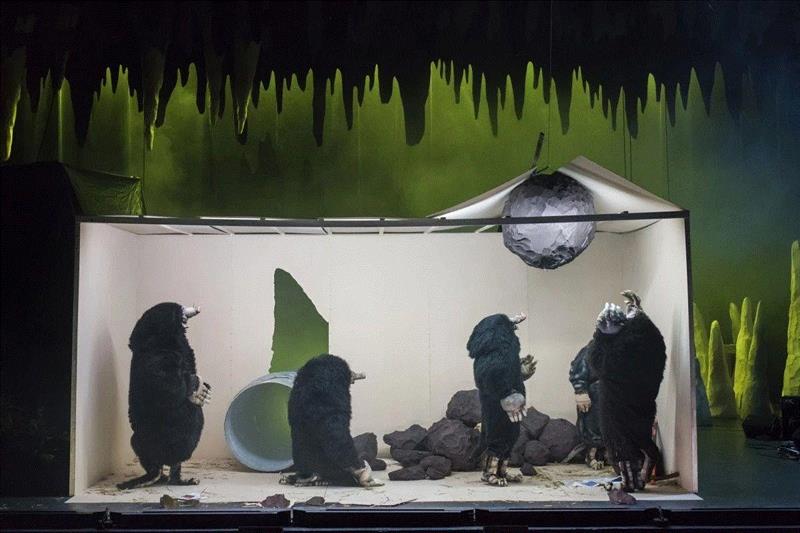 《鼹鼠之夜》,菲利浦·肯恩和他的舞台微观世界,舞台,菲利浦·肯恩,微观世界,肯恩,菲利普,赛尔吉,戏剧,乌托邦,法国,剧团