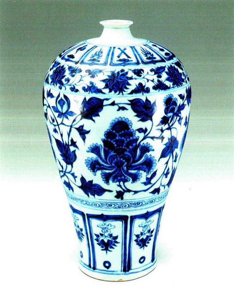 元青花缠枝牡丹纹梅瓶，上海博物馆藏,看牡丹纹识别瓷器年代？你也可以！,牡丹纹,瓷器,牡丹,器物,纹饰,青花,故宫博物院,花瓣,西夏,元代