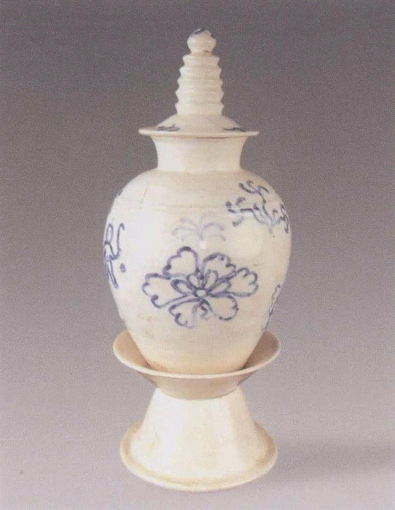 郑州上街峡窝唐墓出土的另一件塔式罐，图源同上,看牡丹纹识别瓷器年代？你也可以！,牡丹纹,瓷器,牡丹,器物,纹饰,青花,故宫博物院,花瓣,西夏,元代