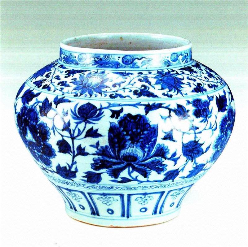 元青花缠枝牡丹纹罐，上海博物馆藏,看牡丹纹识别瓷器年代？你也可以！,牡丹纹,瓷器,牡丹,器物,纹饰,青花,故宫博物院,花瓣,西夏,元代