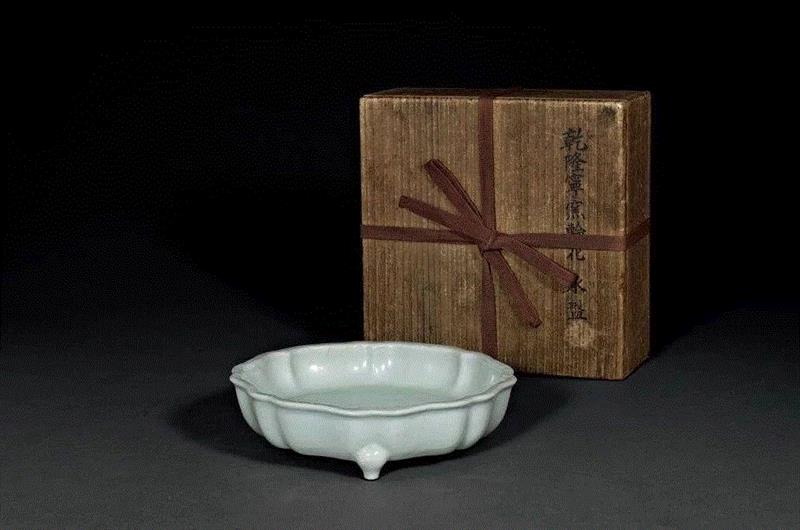 北京诚轩2012年春季拍卖会第125号拍品,宋瓷之美，流与后世,宋瓷,后世,诚轩,品种,弦纹,雍正,乾隆,拍卖会,拍品,器形