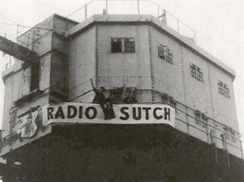 1964年，一位音乐家在一艘渔船上建立了名为Radio Sutch的海盗电台。图源：Colin Da