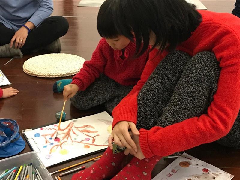 yuzkids | 对画家人——美术馆写生课,美术馆,yuzkids,陈可,正经,钟宝珠,绘画,当前,爸爸,地点,余德耀美术馆玻璃厅