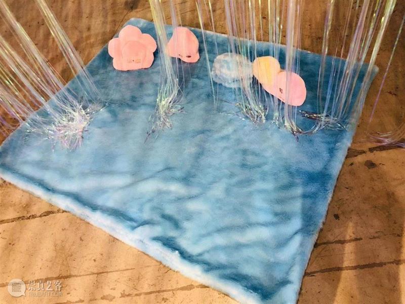 大家都落在湖面 | Everyone Fell on the Lake,【空间站】 | 口目气足口 — 能尖日个展,空间站,时空,物质,毛绒,树脂,软体,子民们,子民,深圳,宇宙