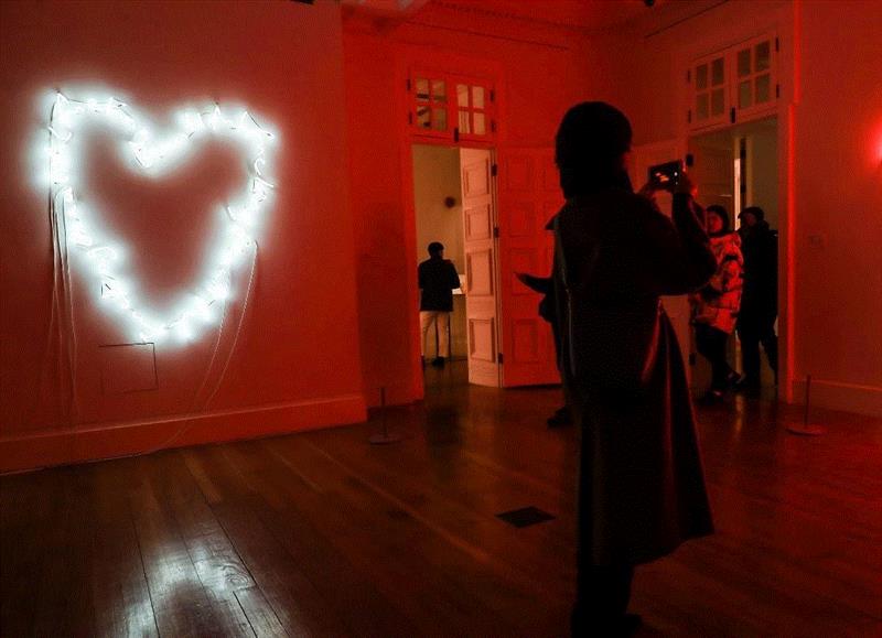 诺布尔及韦柏斯特《非常美丽(雪白)》,现场直击:乔治·迈克尔艺术珍藏现正于佳士得上海艺术空间展出,佳士得,乔治·迈克尔,迈克尔,英国,音乐,珍藏展,乐坛,翠西,艾敏,诺布尔