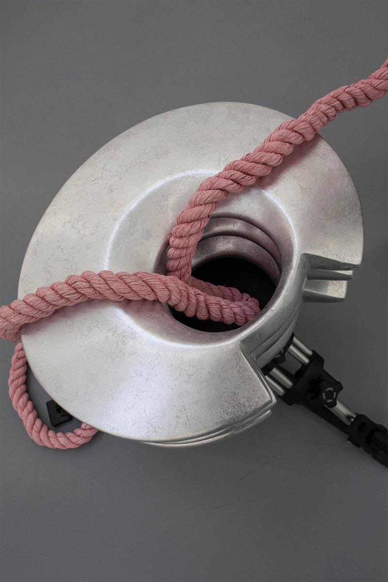 Detail 细节池塘 Pond，2019,现场 | 关小个展 @ Bonner Kunstverein,小个展,Detail,玻璃钢,丙烯,农业,纪录片,窗户,麻绳,关小,雕塑