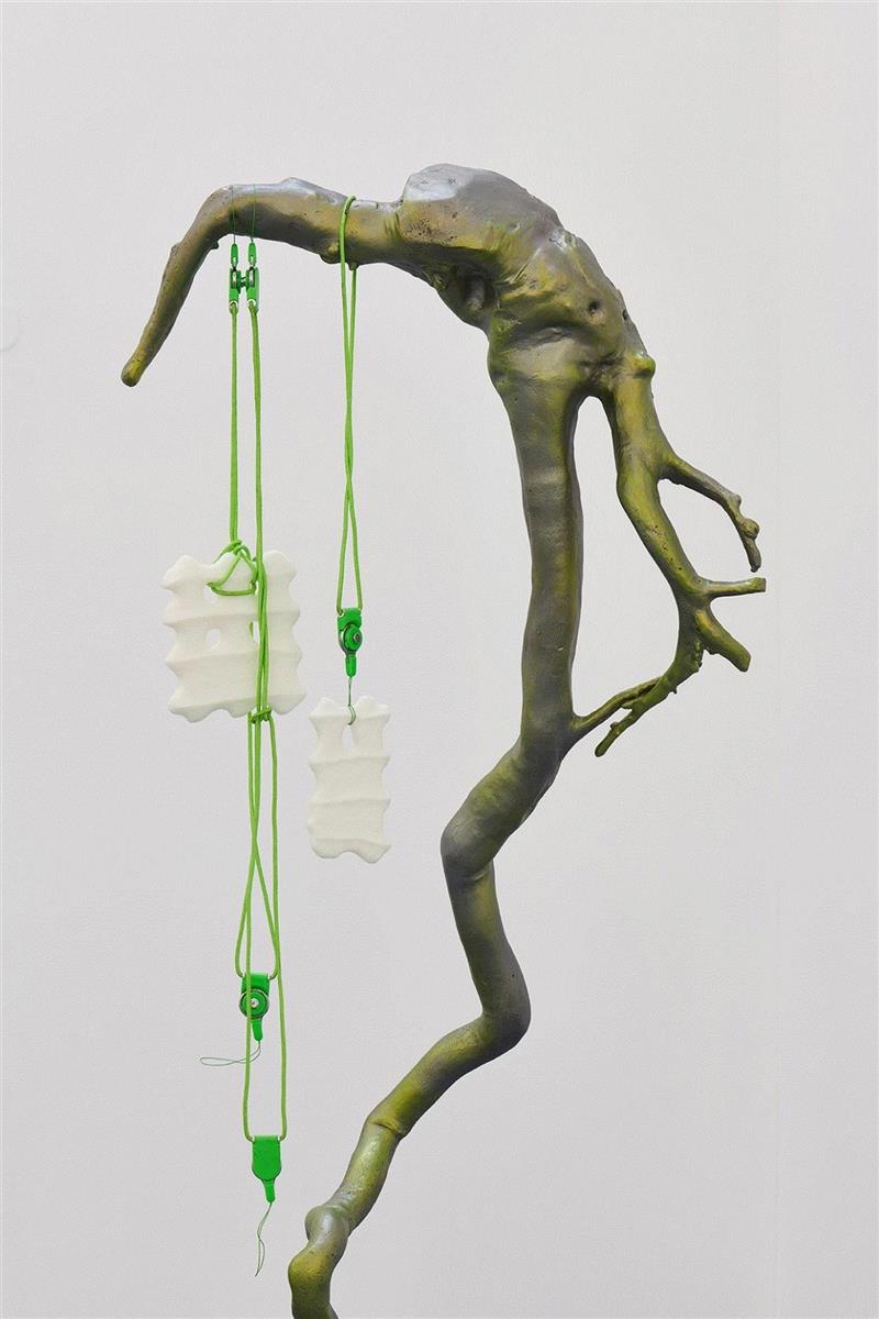 Detail 细节慢波 Slow Wave，2019,现场 | 关小个展 @ Bonner Kunstverein,小个展,Detail,玻璃钢,丙烯,农业,纪录片,窗户,麻绳,关小,雕塑