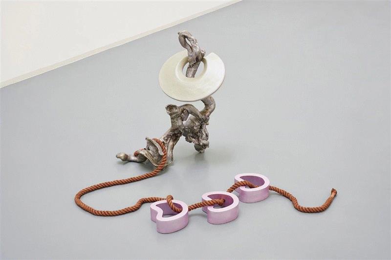 黄铜烤丙烯，染色玻璃钢，麻绳着色，玻璃钢丙烯着色,现场 | 关小个展 @ Bonner Kunstverein,小个展,Detail,玻璃钢,丙烯,农业,纪录片,窗户,麻绳,关小,雕塑