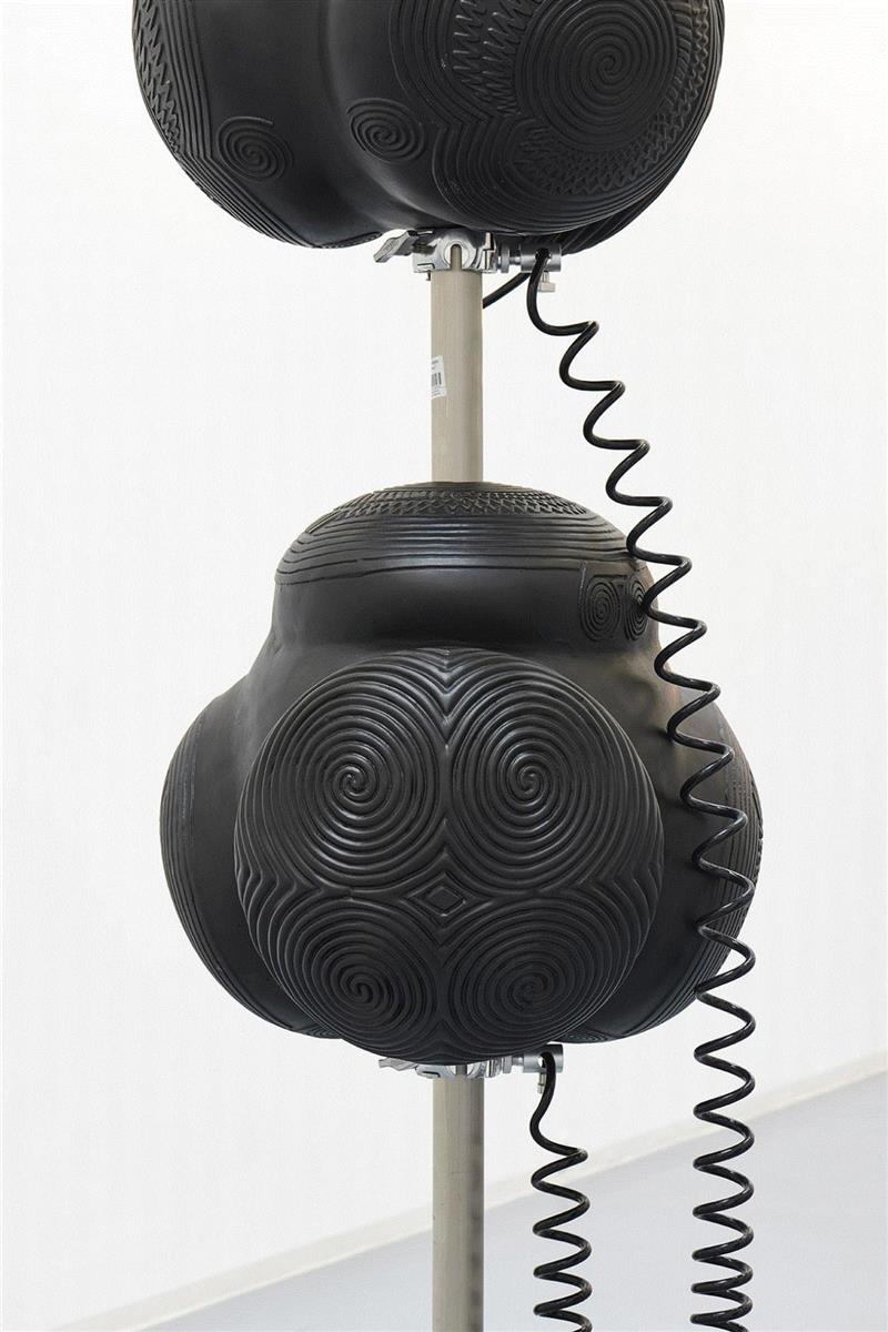 那些我难以忘记的事物-石雕球,陶伊,阿伯丁郡,现场 | 关小个展 @ Bonner Kunstverein,小个展,Detail,玻璃钢,丙烯,农业,纪录片,窗户,麻绳,关小,雕塑