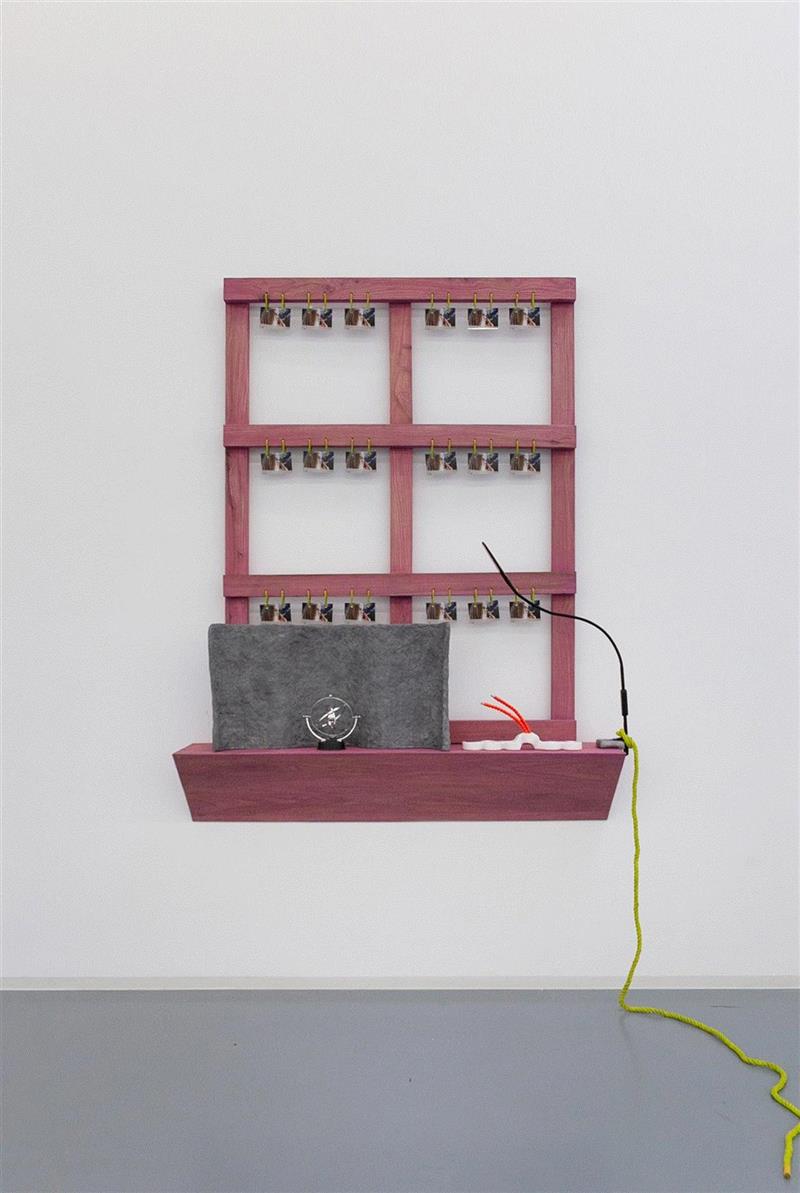 榆木，丙烯着色，亚克力打印，着色麻绳，染色玻璃钢，3D打印，永动机玩具，LED,现场 | 关小个展 @ Bonner Kunstverein,小个展,Detail,玻璃钢,丙烯,农业,纪录片,窗户,麻绳,关小,雕塑