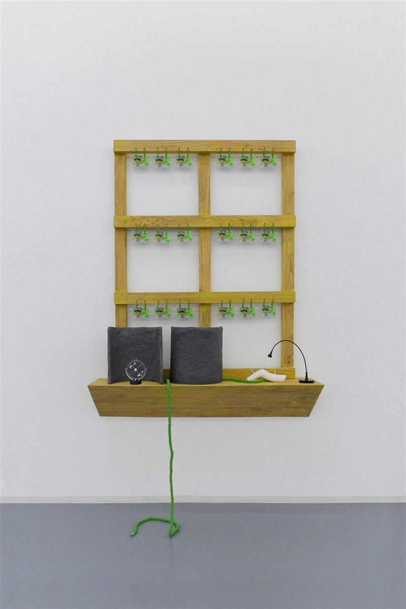 榆木，丙烯着色，亚克力打印，着色麻绳，染色玻璃钢，3D打印，永动机玩具，LED,现场 | 关小个展 @ Bonner Kunstverein,小个展,Detail,玻璃钢,丙烯,农业,纪录片,窗户,麻绳,关小,雕塑