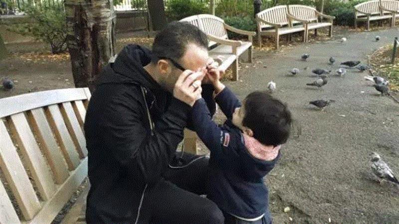 Daniel通过这副眼镜看到并能分辨出以往数百倍数量的色彩，这也是近2年他的作品更加多彩的原因。,雕塑丨天马行空的抽象作品,雕塑,眼镜,颜色,眼中,Relic,大哥大,墙面,色弱,建筑学,大部分