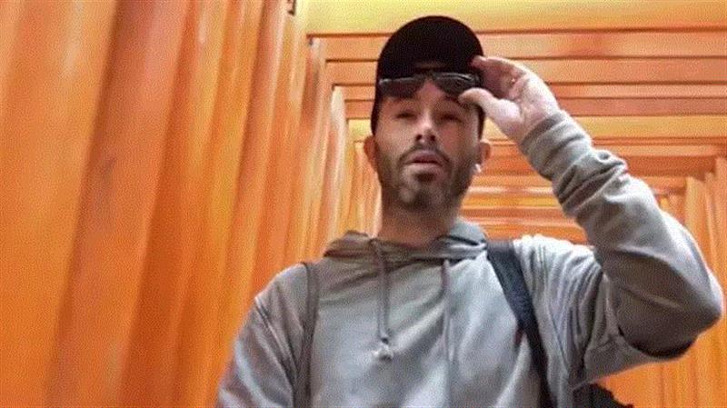 但是Daniel并不太习惯这种感受，通过这副眼镜看到更多的色彩，虽然是一种让他感到激动的前所未有的体