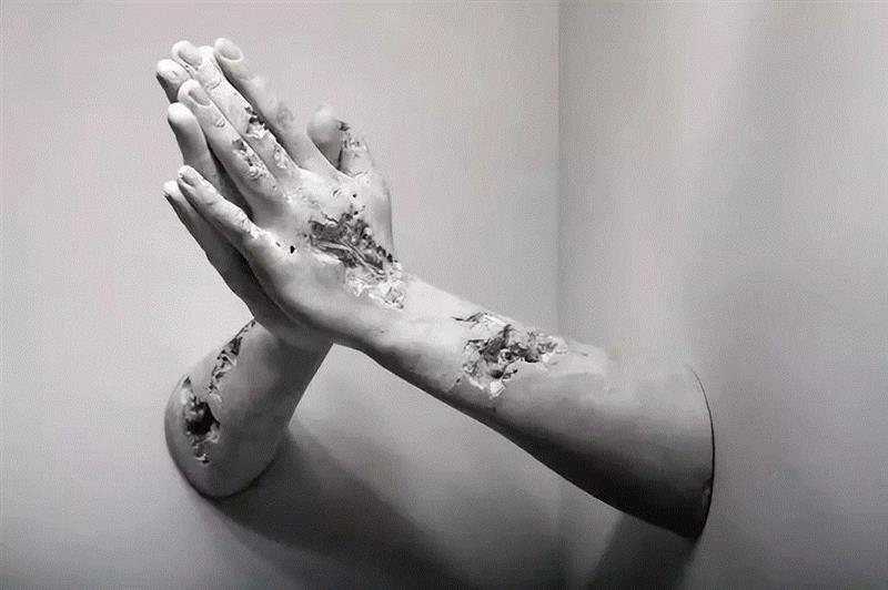 Future Relic系列一共9件限量雕塑，自2013年发售第一件大哥大，已经历经6年的时间，其中