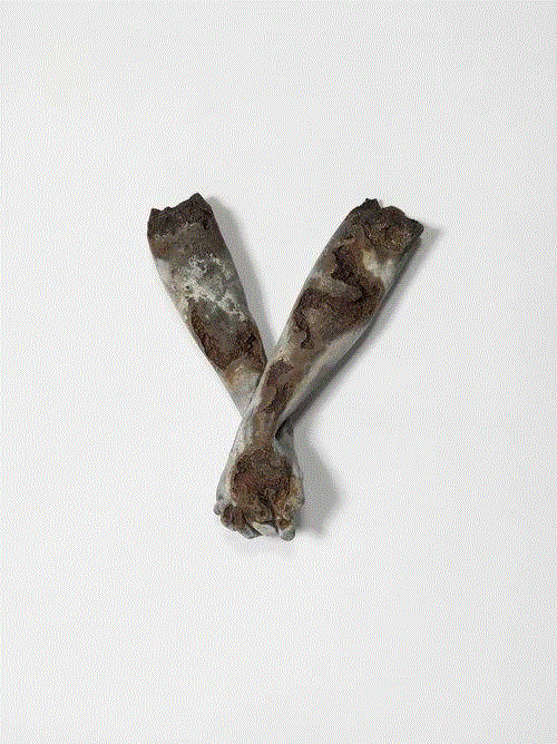 Future Relic系列一共9件限量雕塑，自2013年发售第一件大哥大，已经历经6年的时间，其中