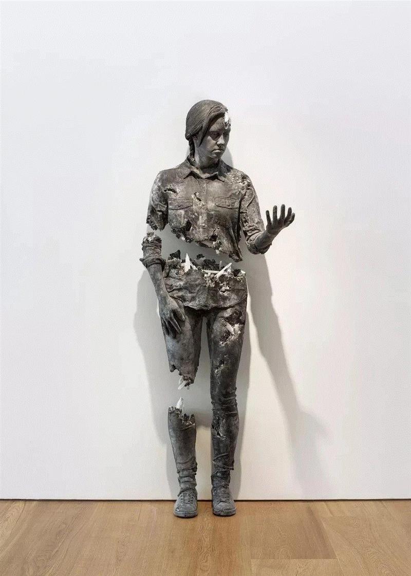 Future Relic系列一共9件限量雕塑，自2013年发售第一件大哥大，已经历经6年的时间，其中