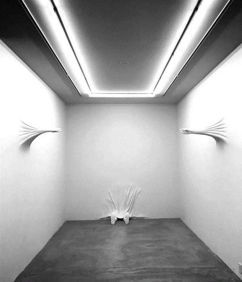 Daniel从2016年开始，通过特殊眼镜看到更多色彩，作品也更加多彩，欣赏一组他的彩色作品。,雕塑丨天马行空的抽象作品,雕塑,眼镜,颜色,眼中,Relic,大哥大,墙面,色弱,建筑学,大部分