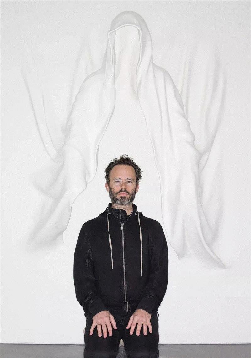 Daniel从2016年开始，通过特殊眼镜看到更多色彩，作品也更加多彩，欣赏一组他的彩色作品。,雕塑丨天马行空的抽象作品,雕塑,眼镜,颜色,眼中,Relic,大哥大,墙面,色弱,建筑学,大部分