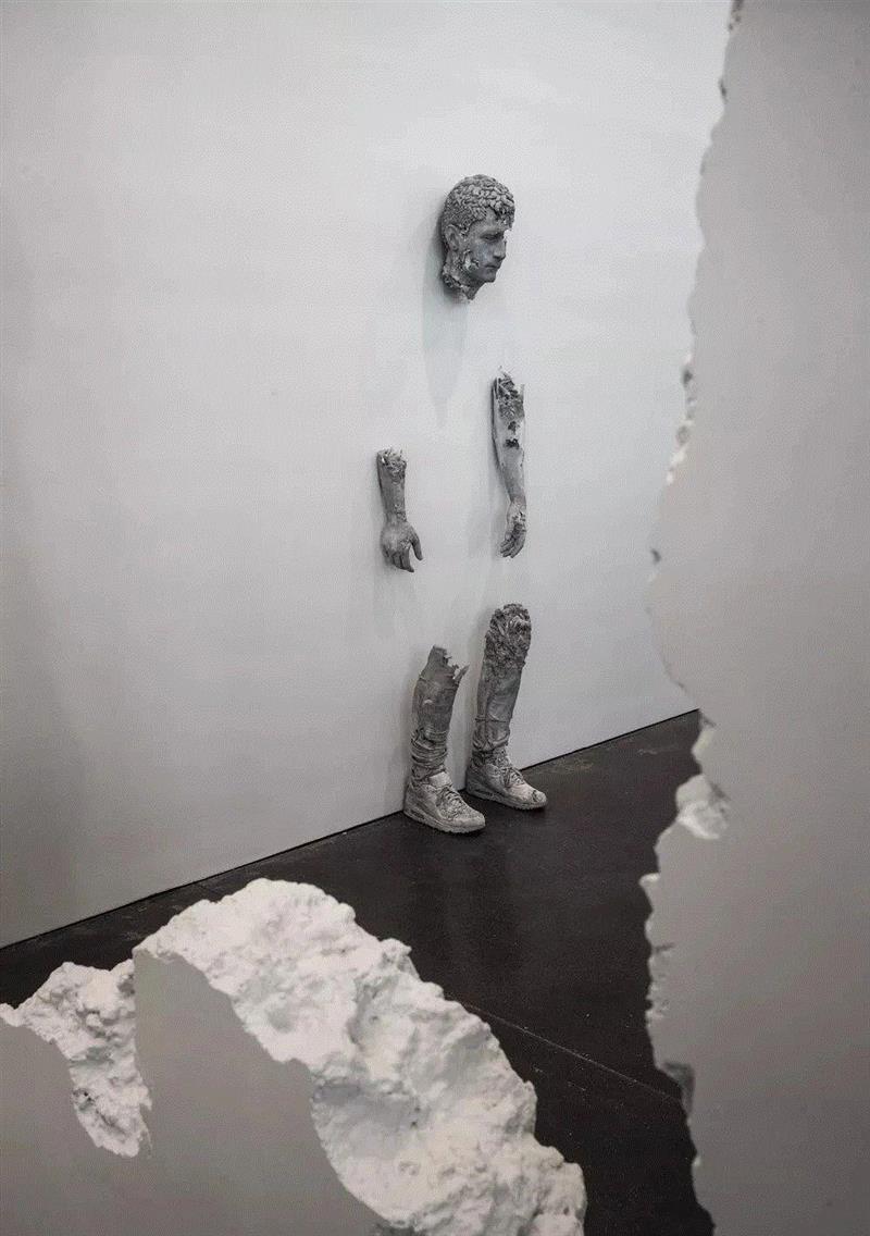 Daniel从2016年开始，通过特殊眼镜看到更多色彩，作品也更加多彩，欣赏一组他的彩色作品。,雕塑丨天马行空的抽象作品,雕塑,眼镜,颜色,眼中,Relic,大哥大,墙面,色弱,建筑学,大部分