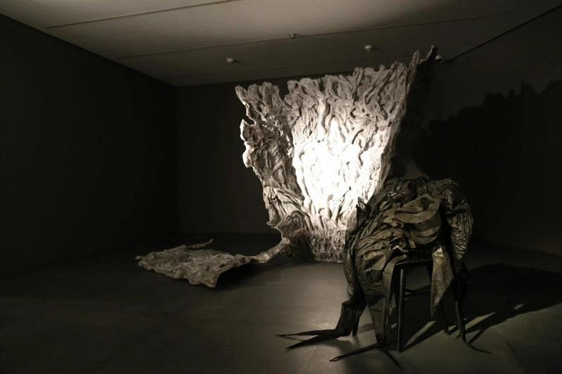 遇见艺术｜和中南民族大学学子一起走进“因彼而行——周褐褐个展”,周褐褐,学子,中南民族大学,同学们,中南民族大学美术学院,合美术馆,女儿,结局,展讯,美术馆