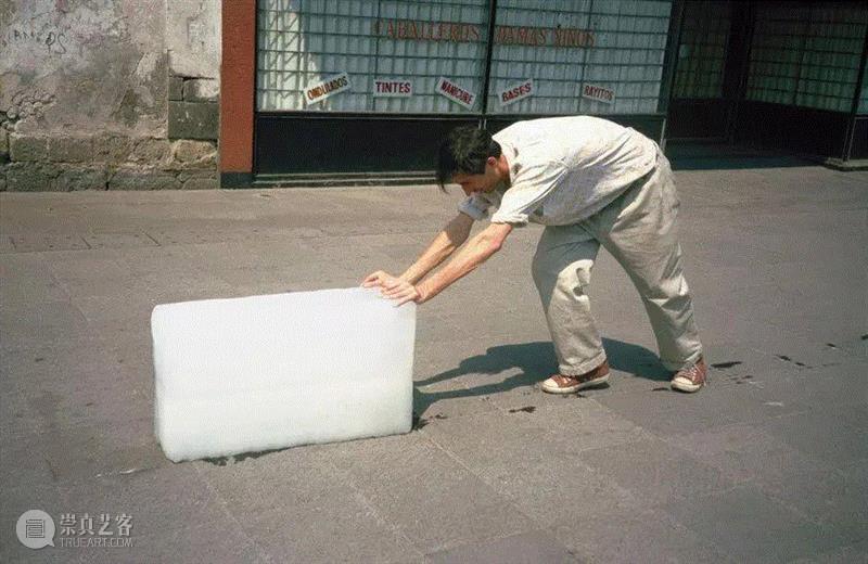 冲进龙卷风里的男人 | NOWNESS现在,龙卷风,NOWNESS,埃利斯,建筑,上海外滩美术馆,动作,视频,圣地亚哥,边界,暴力