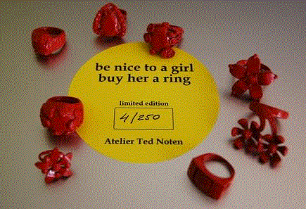 作品推荐丨Ted Noten：对一个女孩好，给她买个戒指。,Noten,戒指,女孩,Ted,妓女,婚礼,口香糖,展讯,嫖客,阿姆斯特丹