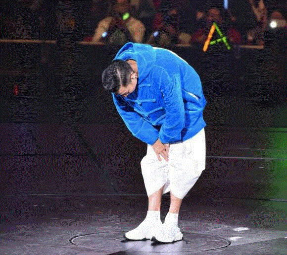 刘德华失声哭泣：拼了一辈子的天王，请你好好休息！,刘德华,天王,音乐,演唱会,唱功,电话,偶像,老天,这首歌,劳模