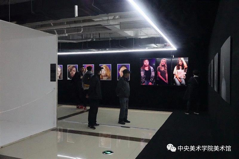 “2018首届北镇国际摄影大展”于9月28日隆重开幕,北镇,中央美术学院美术馆,私密性,双年展,北京国际,公共性,王璜生,开幕式,东北,媒介