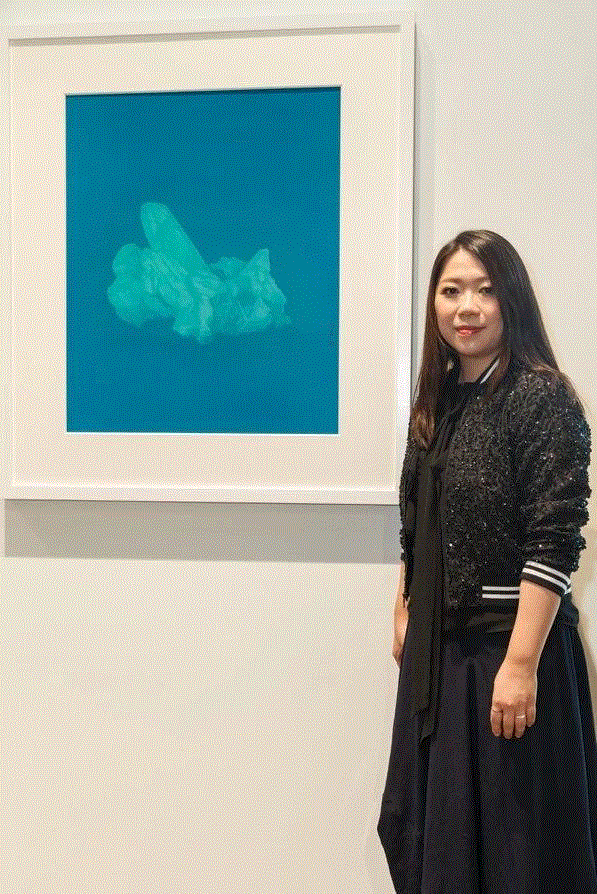画廊总监梁徐锦熹女士 Ms. Henrietta Tsui-Leung,方由美术 GALERIE ORA-ORA | ART021画廊,ORA,香港,各地,本土,梁徐锦熹,亚洲,walnut,金秋,上海展览中心,西欧
