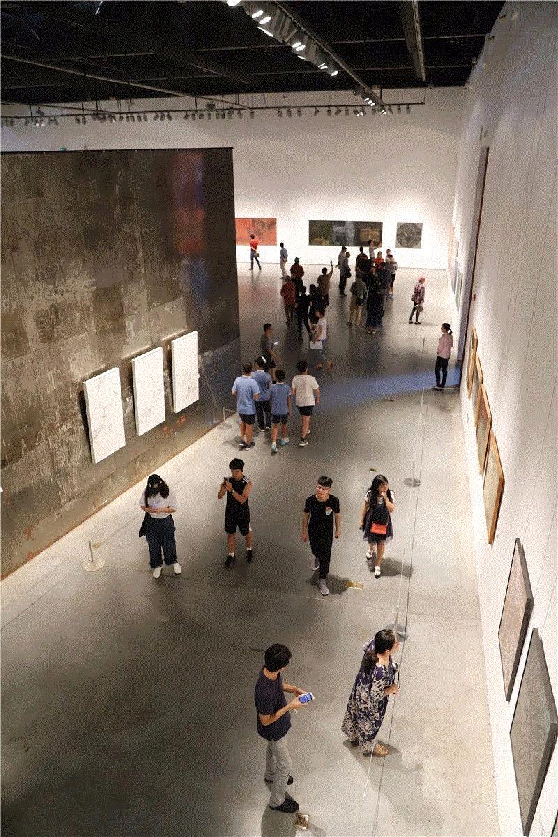 展览现场,“异形——2018上海抽象艺术宁波展“开幕，国庆到美术馆吹吹海派风,宁波,异形,美术馆,海派,宁波美术馆,抽象画,副主席,会长,许德民,副会长