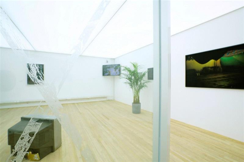  日光亭项目“今天应该很高兴”展览现场，泰康空间，2018 ,【艺术家】今天应该很高兴 | 定义受阻——全球图景下的香港,香港,图景,泰康空间,邝镇禧,杨沛铿,曾家伟,频道,录像,日光亭,劳丽丽